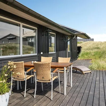 Dila - 150m From The Sea By Interhome