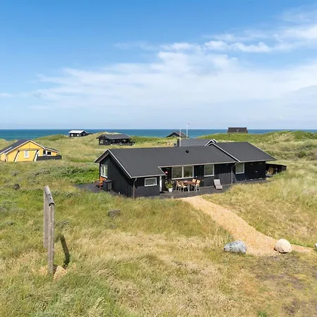 Dila - 150m From The Sea By Interhome